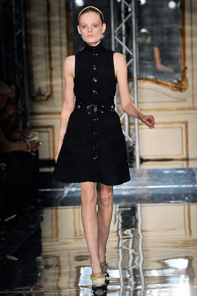 Look 17
